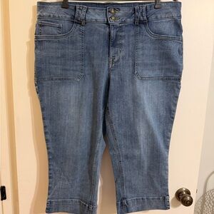 Maurices Light Blue Denim Women's Capris size 20W